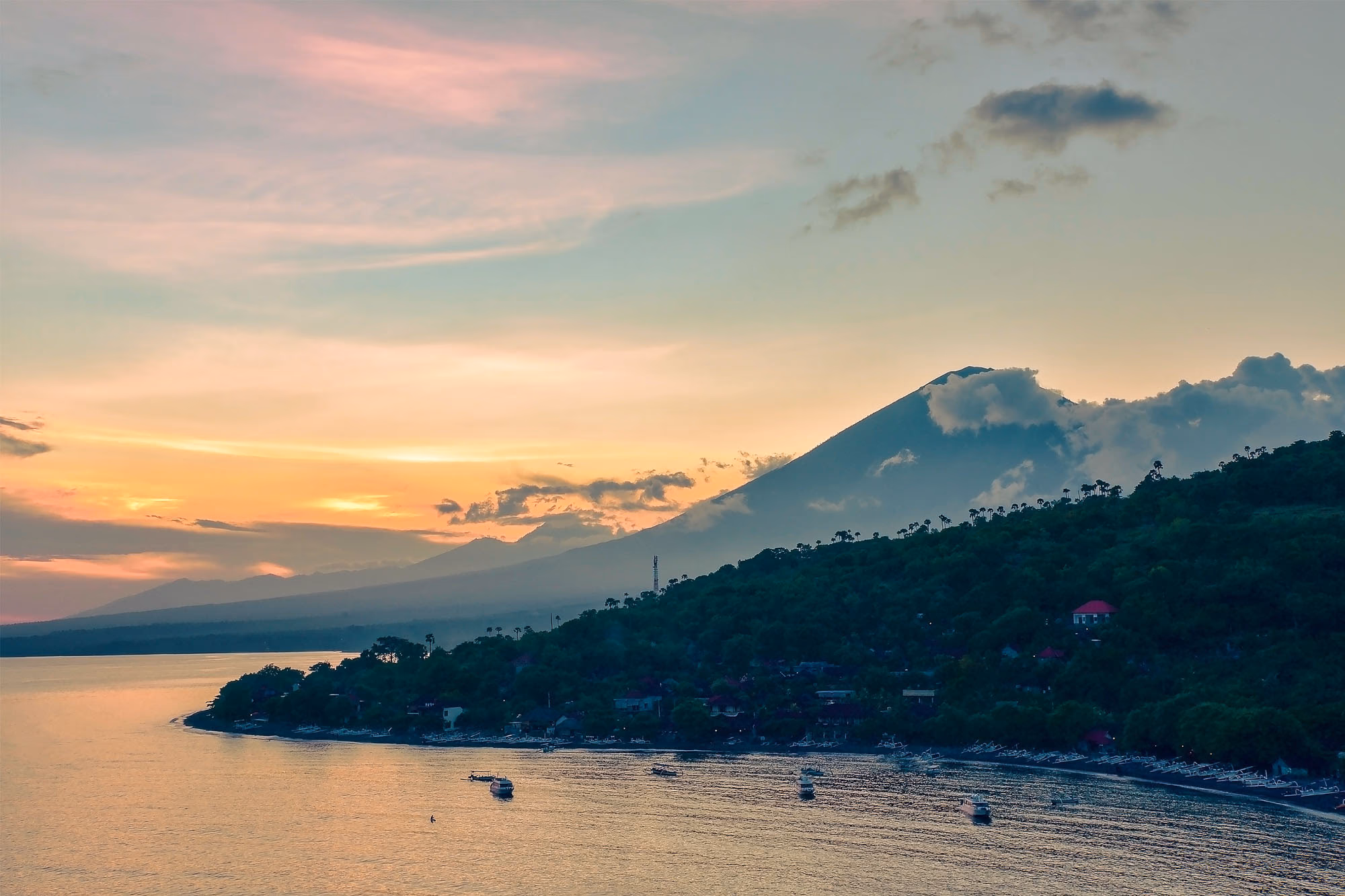 Amed Beach - Pecio del USAT Liberty, barco de guerra hundido en 1942 cerca de la costa de Amed