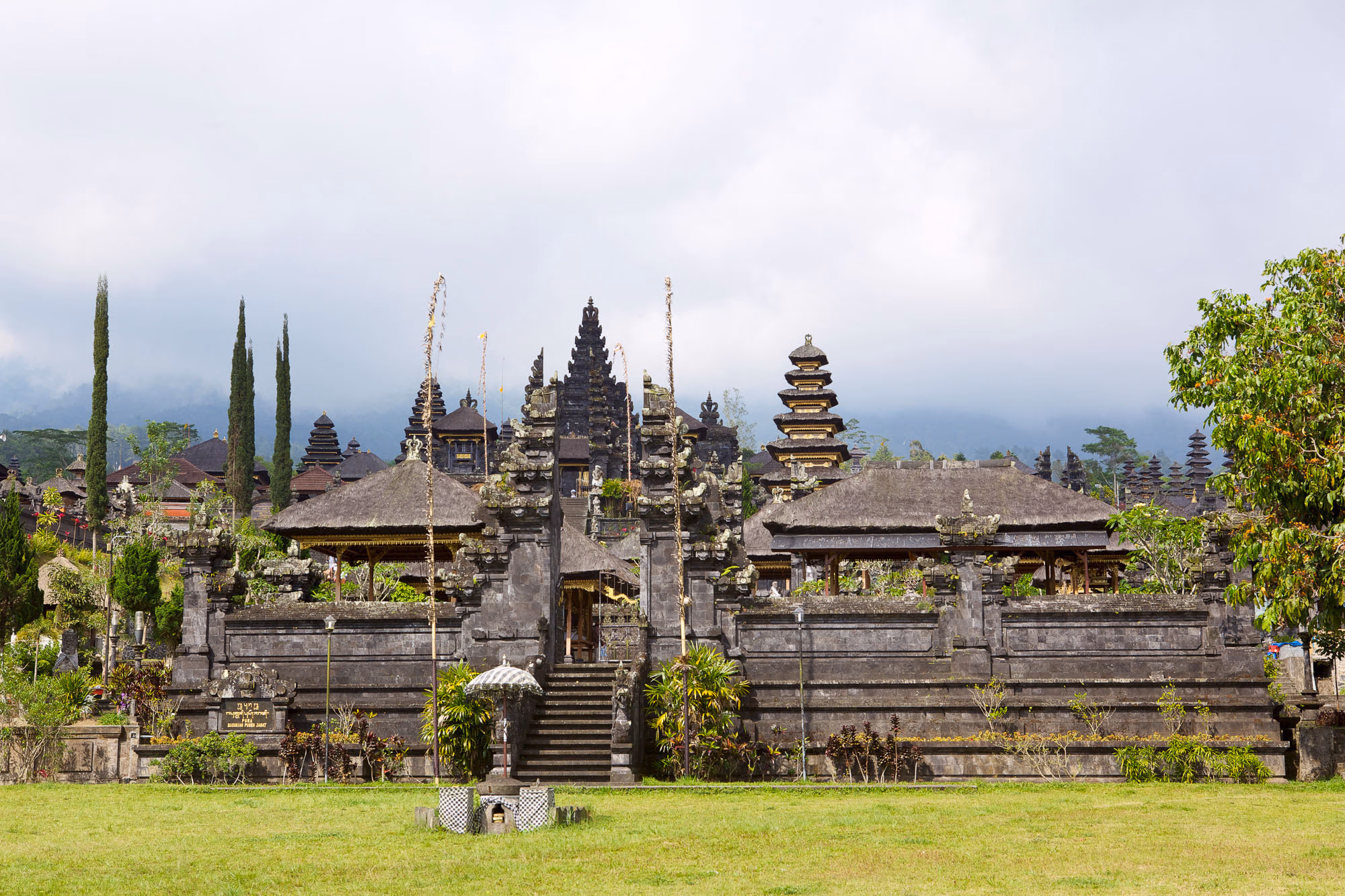 Templo Besakih - Fachada principal del complejo templario más grande de Bali