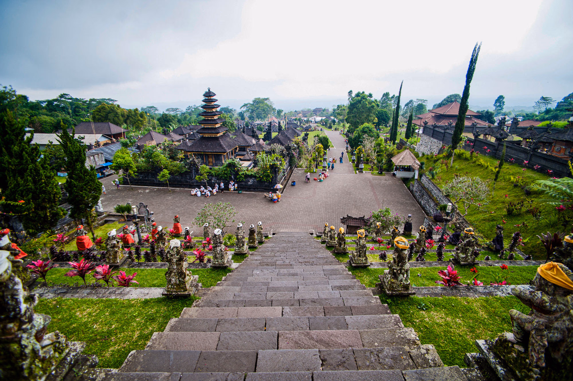 Templo Besakih con vistas al Monte Agung - Complejo templario sagrado en las faldas del volcán